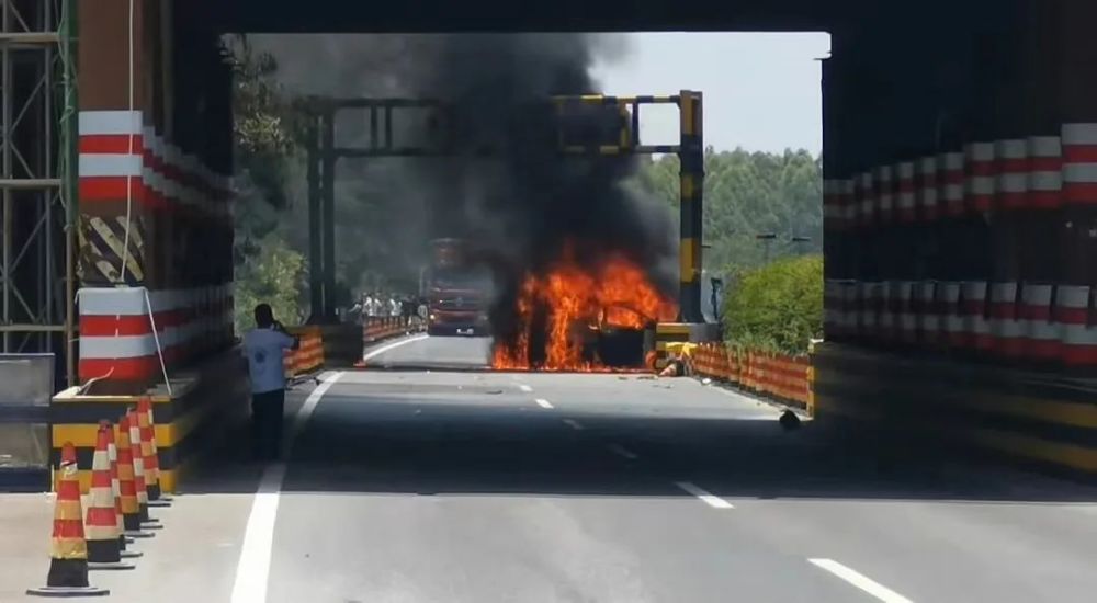 200万的雷克萨斯轿车，100多万雷克萨斯轿车-第2张图片