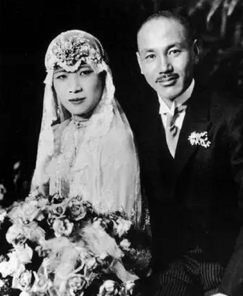蒋介石让宋美龄画个江山，蒋介石多少岁娶的宋美龄-第15张图片