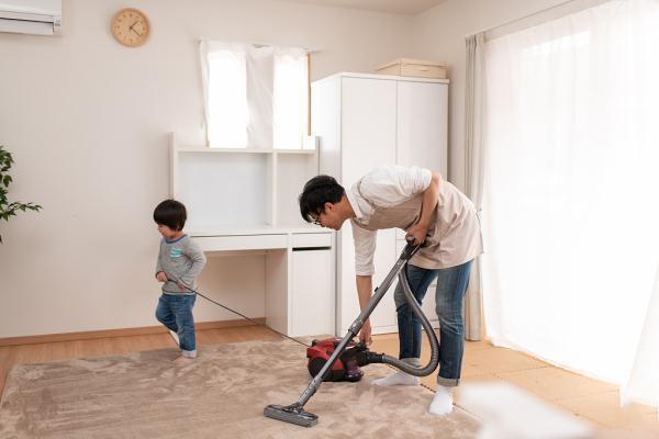 男人在家能做什么赚钱，男人在外赚钱在家打扫家务-第4张图片